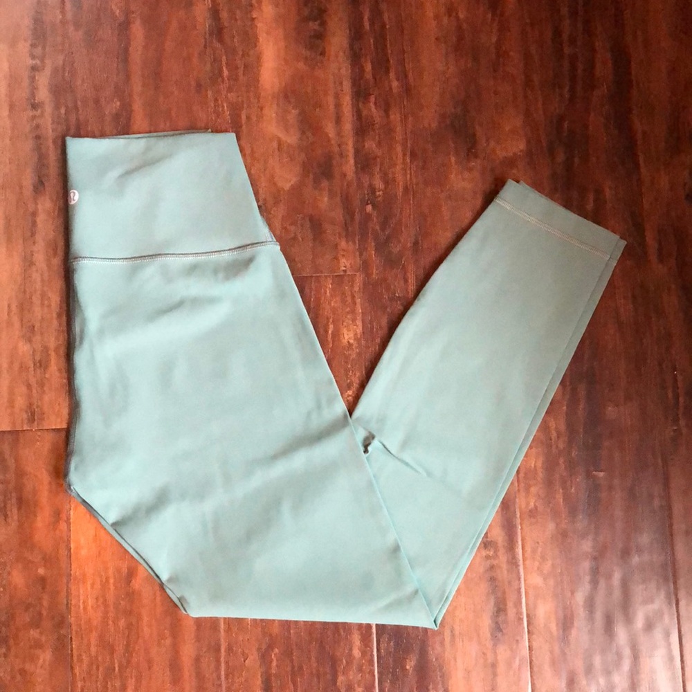 Lululemon Wunder Under leggings. Light green.